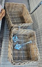 2 grote rieten manden, Huis en Inrichting, Woonaccessoires | Schalen en Manden, Ophalen of Verzenden, Zo goed als nieuw, Rechthoekig
