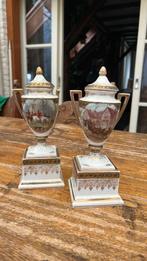 Antieke porseleinen urnvaasjes jachttafereel paarden, Antiek en Kunst, Ophalen of Verzenden