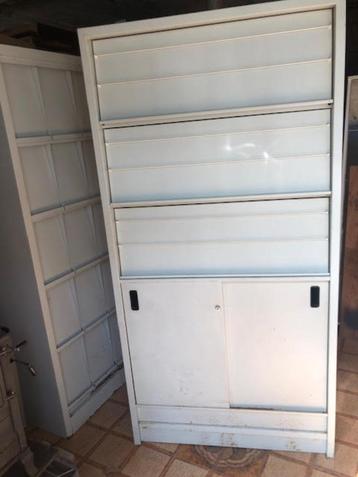 metalen kast m 3 openslaande kleppen en schuifdeurtjes beschikbaar voor biedingen