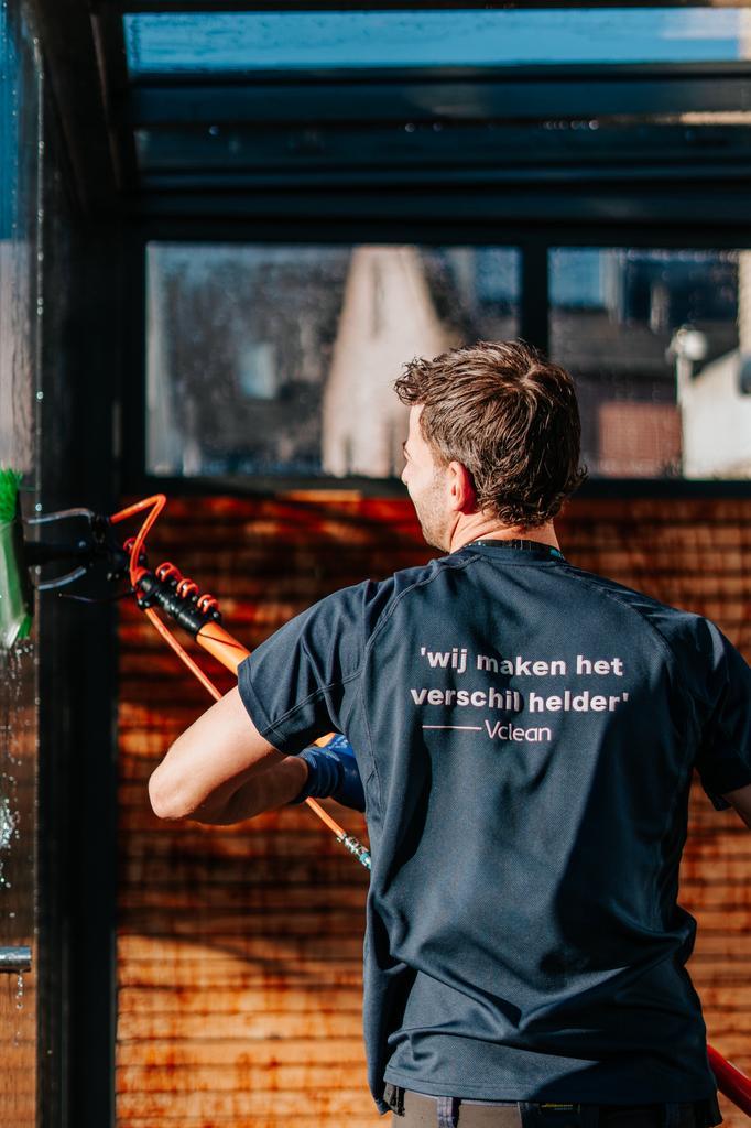 Vclean - Professionele glazenwasser Arnhem - Nijmegen, Diensten en Vakmensen, Schoonmakers en Glazenwassers, Glazenwassen buiten