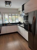Nette hoekkeuken te koop!, Huis en Inrichting, Keuken | Complete keukens, Ophalen, Zo goed als nieuw, Graniet of Steen, Hoekkeuken