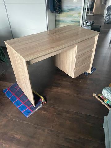 Bureau - als nieuw beschikbaar voor biedingen