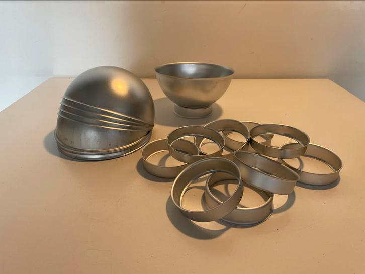 Wilton sports ball pan set, Hobby en Vrije tijd, Taarten en Cupcakes maken, Zo goed als nieuw, Bakvorm, Taarten, Ophalen of Verzenden
