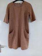 2 jurken suedeachtig mt M/L, Kleding | Dames, Jurken, Ophalen of Verzenden, Zo goed als nieuw, Maat 38/40 (M), Bruin