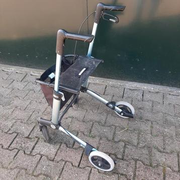 Lichtgewicht rollator  beschikbaar voor biedingen