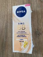 NIEUW Nivea 5 in 1 BB dagcreme Light SPF 20, 50ml., Nieuw, Gehele gezicht, Ophalen of Verzenden