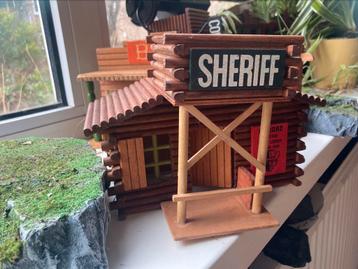 2 delig houten huisje sheriff western terrein beschikbaar voor biedingen