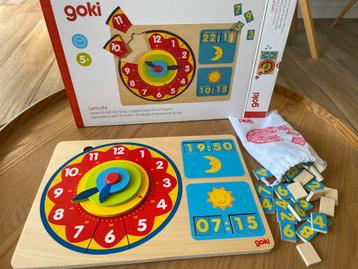 Houten klok voor leren klok kijken. beschikbaar voor biedingen