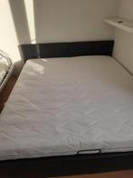 Een tweepersoonsbed met een matras, Gebruikt, Zwart, Tweepersoons, Ophalen of Verzenden