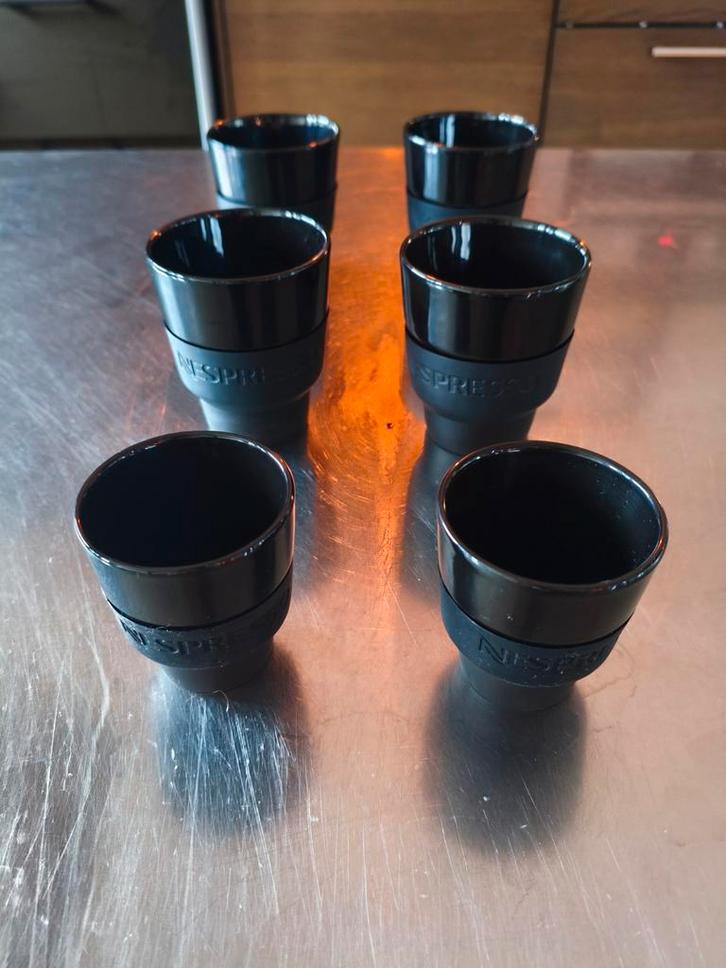 Originele Nespresso Koffie / Espresso Kopjes met Rubber Ring, Huis en Inrichting, Keuken | Servies, Zo goed als nieuw, Kop(pen) en/of Schotel(s)