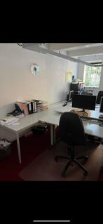 Gratis af te halen diverse bureaus, tafels en bureaustoelen, Huis en Inrichting, Bureaus, Ophalen, Zo goed als nieuw