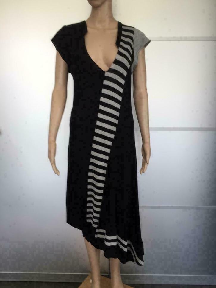 F49 Not The Same: maat 36/38=S/M jurk a-symmetrisch NTS, Kleding | Dames, Jurken, Zo goed als nieuw, Maat 38/40 (M), Zwart, Onder de knie