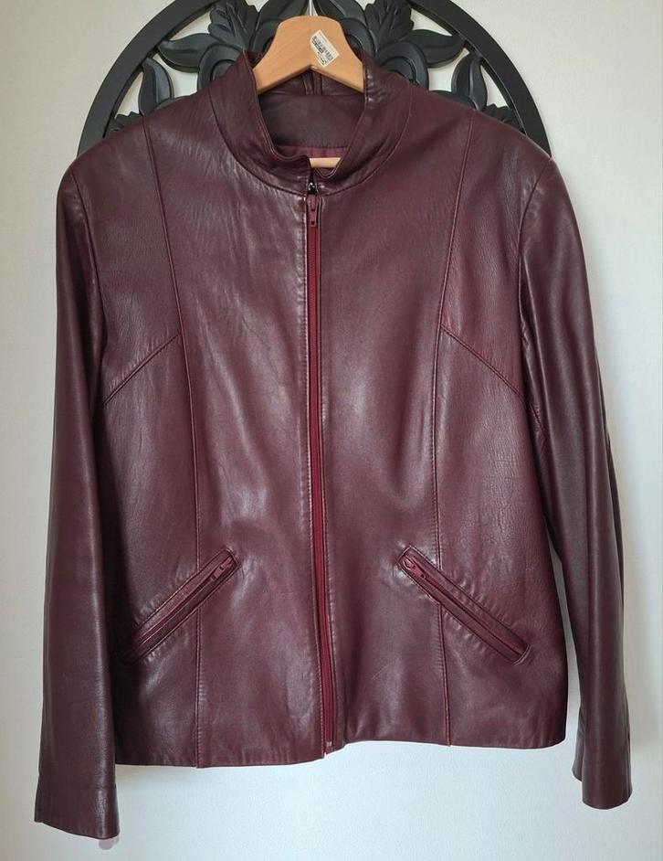 Echt lederen dames jasje bordeauxrood mt 42, Kleding | Dames, Jassen | Zomer, Gedragen, Maat 42/44 (L), Rood, Ophalen of Verzenden