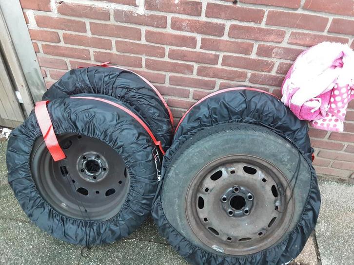 Set van 4 gebruikte banden en velgen, Auto-onderdelen, Banden en Velgen, Banden en Velgen, All Season, 15 inch, 195 mm, Personenwagen