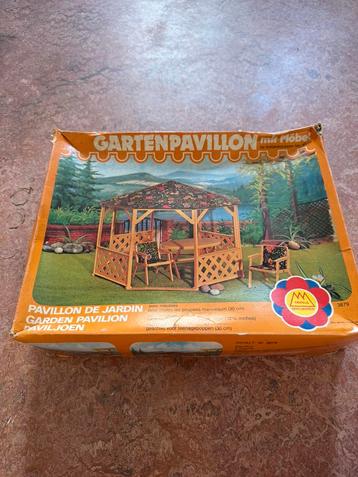 Antiek poppenpaviljoen – Tipple-Topples Spielwaren (’70/’80) beschikbaar voor biedingen