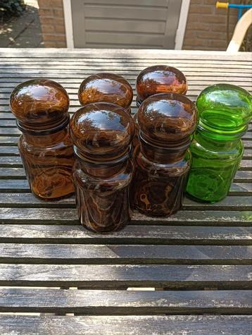 Vintage apothekers potten beschikbaar voor biedingen