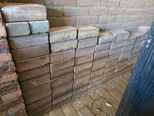KLINKERS ZO'N 80 STUKS BESCHIKBAAR - INFO ZIE ADVERTENTIE, Tuin en Terras, Tegels en Klinkers, Gebruikt, Klinkers, Beton, 10 m² of meer