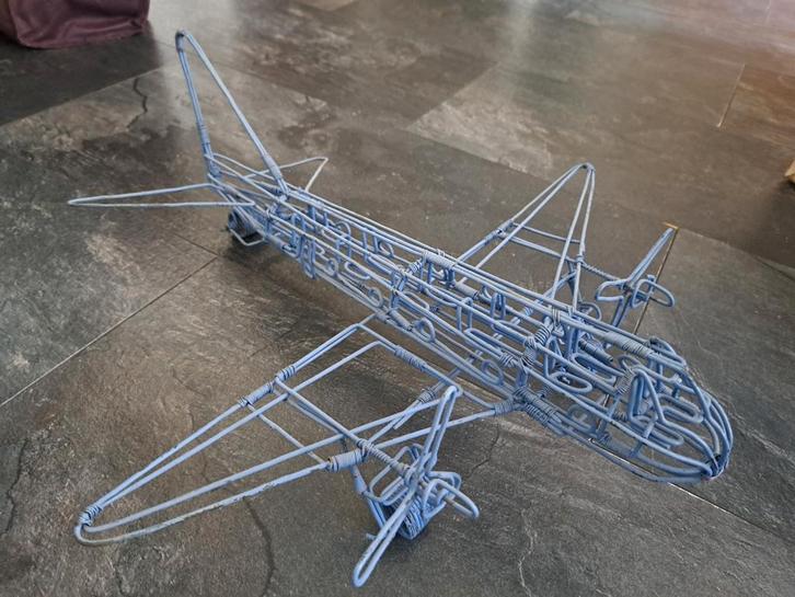 Gaaf blauw draadmetalen vliegtuig kist airplane, Verzamelen, Luchtvaart en Vliegtuigspotten, Gebruikt, Schaalmodel, Ophalen