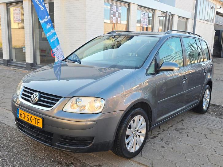 Volkswagen Touran 1.6-16V FSI Business*airco*nap*apk*trekhaa, Auto's, Volkswagen, Bedrijf, Te koop, Touran, ABS, Airbags, Airconditioning