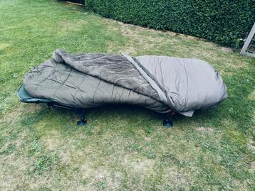 Stretcher met nieuwe slaapzak  beschikbaar voor biedingen