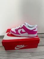 Nike dunk low fuchsia GS 38,5 nieuw, Nike, Nieuw, Ophalen of Verzenden, Sneakers of Gympen