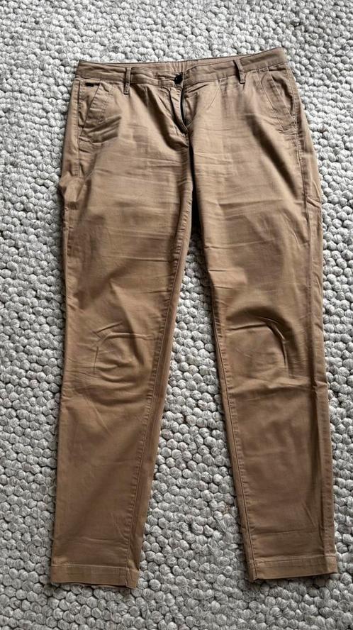Camelkeurige chino broek van G-Star maat W30/L32, Kleding | Dames, Broeken en Pantalons, Gedragen, Lang, Ophalen of Verzenden