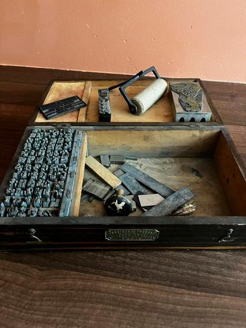 Antieke Drukletters Set Paul Abat Paris beschikbaar voor biedingen