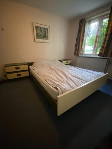 Slaapkamer set 70's vintage Bed, kaptafel en 2 kastjes
