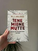 M.J. Arlidge - Iene Miene Mutte, Ophalen of Verzenden, Zo goed als nieuw, Nederland, M.J. Arlidge