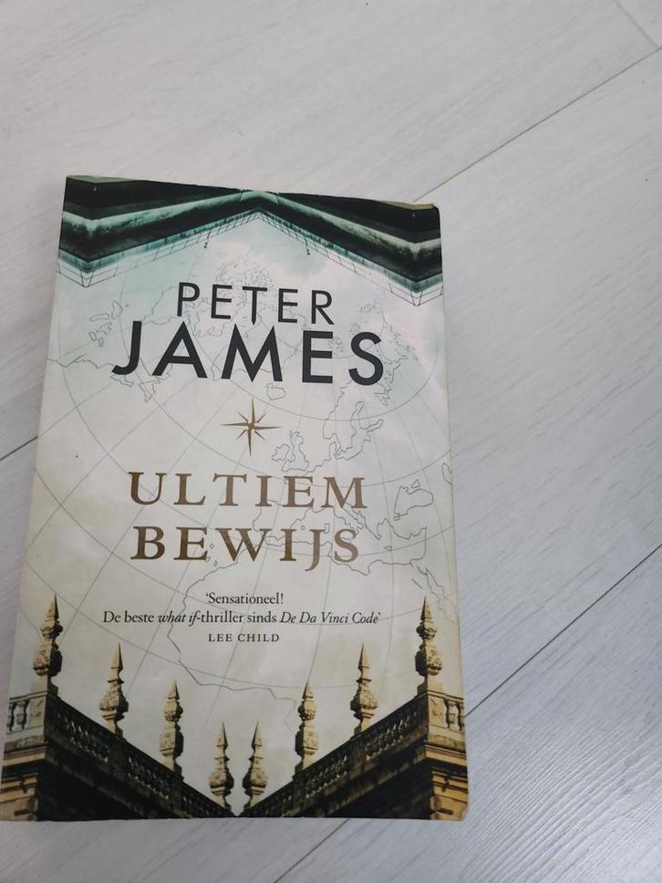 UItiem Bewijs - Peter James, Boeken, Thrillers, Zo goed als nieuw, Nederland, Ophalen of Verzenden