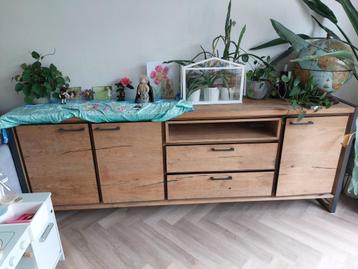 Metalo Dressoirkast Henders en Hazel 240cm beschikbaar voor biedingen