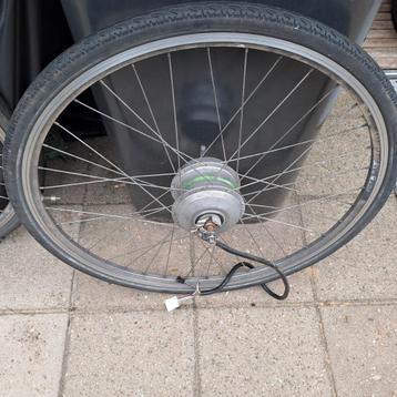 Giant twist voorwiel is voor een fiets met losse display  beschikbaar voor biedingen