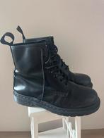 Dr Martens, Verzenden, Gedragen, Zwart
