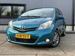 Toyota Yaris 1.0 VVT-i Comfort UNIEK / NAVI / CAMERA / WINTE, Auto's, Gebruikt, Blauw, Bedrijf, Handgeschakeld