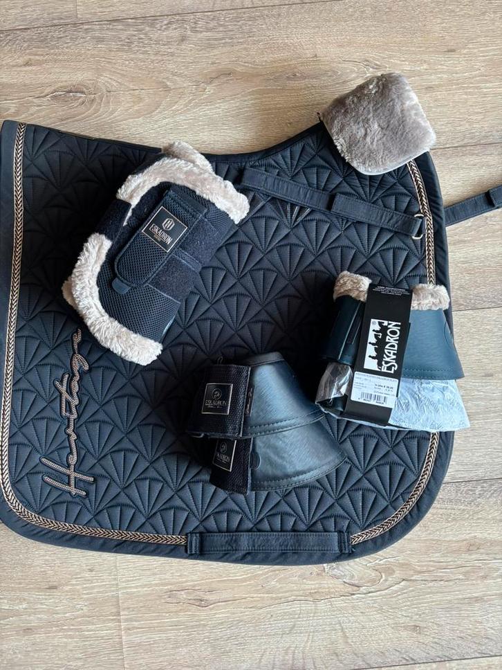 Eskadron Heritage Sparkle Faux fur set, Dieren en Toebehoren, Paarden en Pony's | Dekens en Dekjes, Nieuw, Dekje, Ophalen of Verzenden