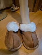 Nieuwe warme pantoffels maat 38-39, Bruin, Nieuw, Ophalen of Verzenden, Pantoffels of Sloffen