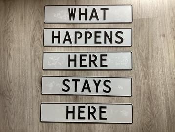 WHAT HAPPENS HERE STAYS HERE nummerborden verzameling NIEUW beschikbaar voor biedingen