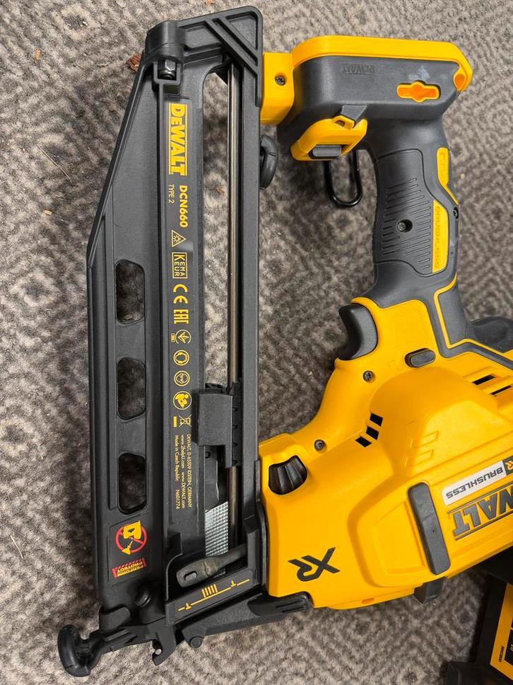 DeWalt DCN660NT 18V accu tacker spijkerpistool, Doe-het-zelf en Verbouw, Gereedschap | Overige machines, Zo goed als nieuw, Ophalen
