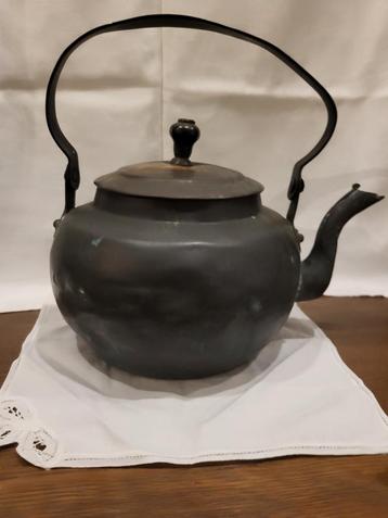 Antieke Koperen Theepot beschikbaar voor biedingen