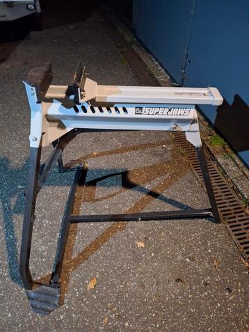 Superjaws ELU Megabankschroef beschikbaar voor biedingen