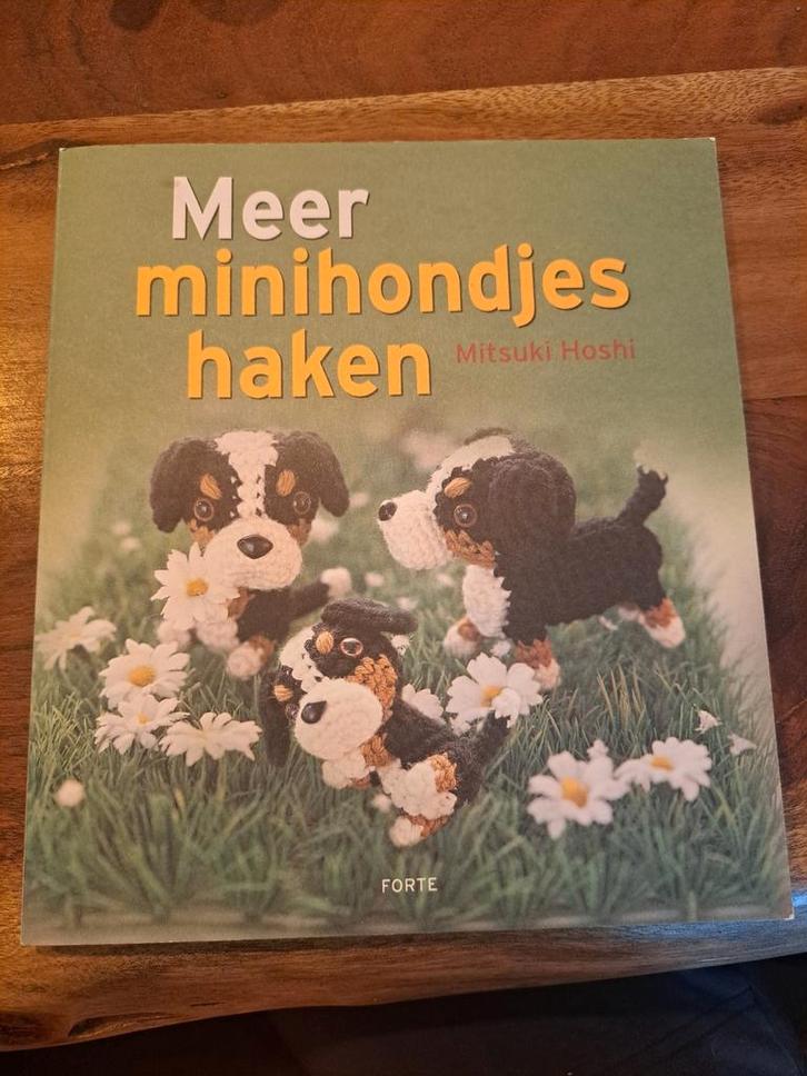 Mitsuki Hoshi - Meer minihondjes haken, Boeken, Hobby en Vrije tijd, Zo goed als nieuw, Breien en Haken, Ophalen of Verzenden