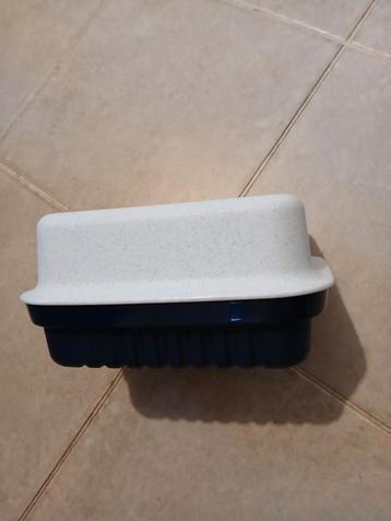 Kaasdoos van Tupperware beschikbaar voor biedingen
