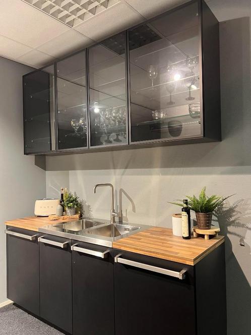 Kleine keukenopstelling ex-showroom matzwart, Huis en Inrichting, Keuken | Complete keukens, Nieuw, Enkelwandige keuken, Zwart