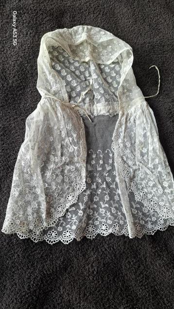 antiek hoofddeksel beschikbaar voor biedingen