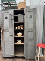 Houten locker, authentiek, zacht grijs, 2deuren, planken, Antiek en Kunst, Curiosa en Brocante, Ophalen