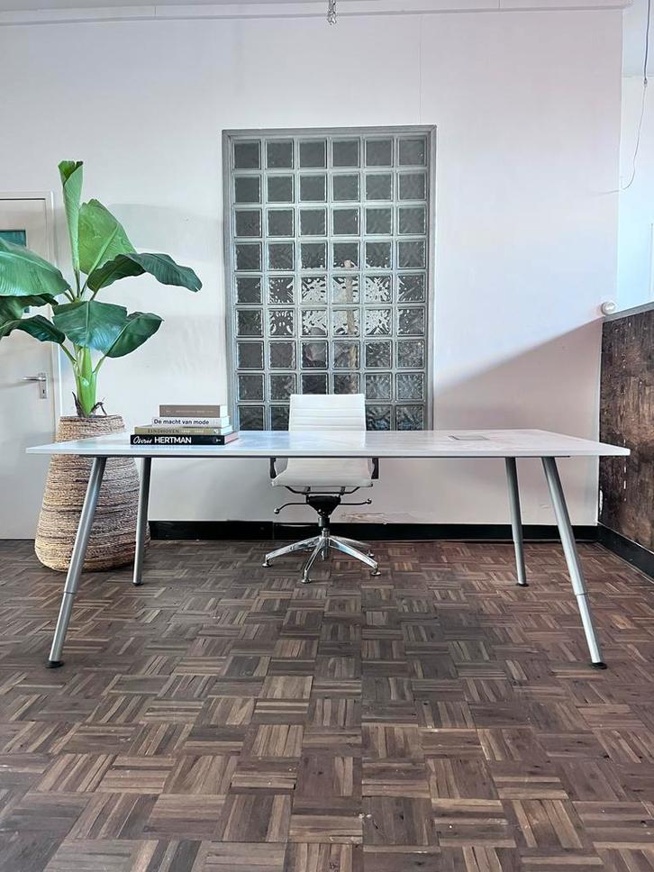 IKEA Galant Bureau - Wit - 110x195cm, Huis en Inrichting, Bureaus, Gebruikt, Bureau, In hoogte verstelbaar, Ophalen of Verzenden