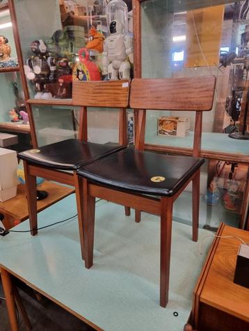 Twee vintage stoelen teak, jaren 60  beschikbaar voor biedingen