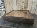 oude toonbank vitrine ``WOONWINKEL RUSTIEK``, Ophalen