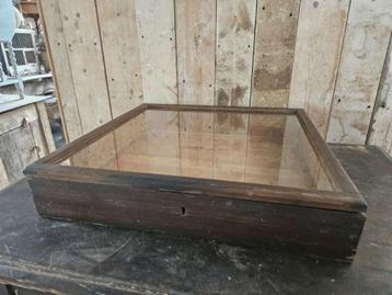 oude toonbank vitrine ``WOONWINKEL RUSTIEK`` beschikbaar voor biedingen