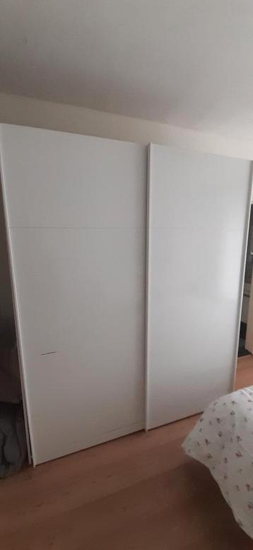 Mooie stevige hoogglans witte kledingkast 